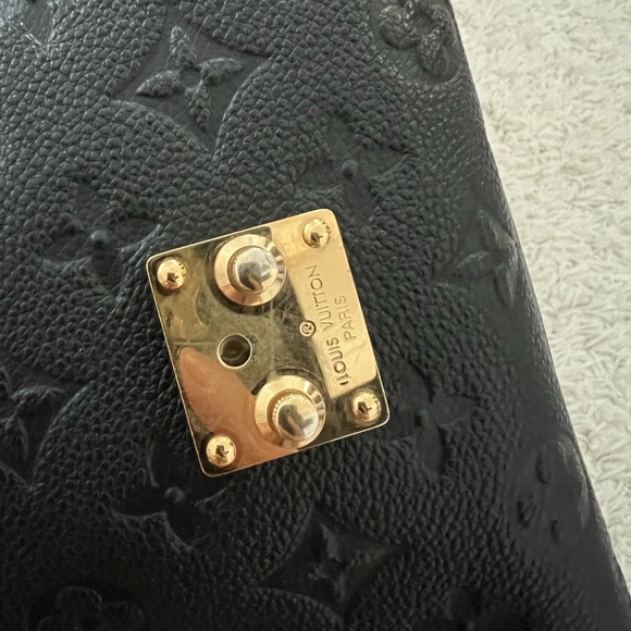 LOUIS VUITTON
Empreinte Pochette Metis Black - Picture 11 of 14